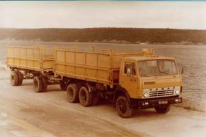 КАМАЗ-55102, запущенный в 1980-х, стал одним из популярных сельских вариантов.