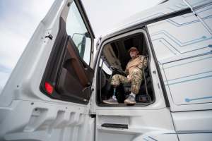 Участники специальной военной операции, которые уже вернулись домой, протестировали новую модель «КАМАЗа».