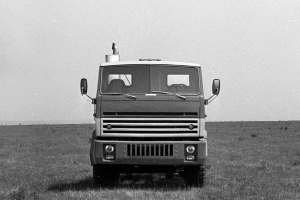 В 1980 году на Камском автомобильном заводе разработали экспериментальный тягач модели 6410.